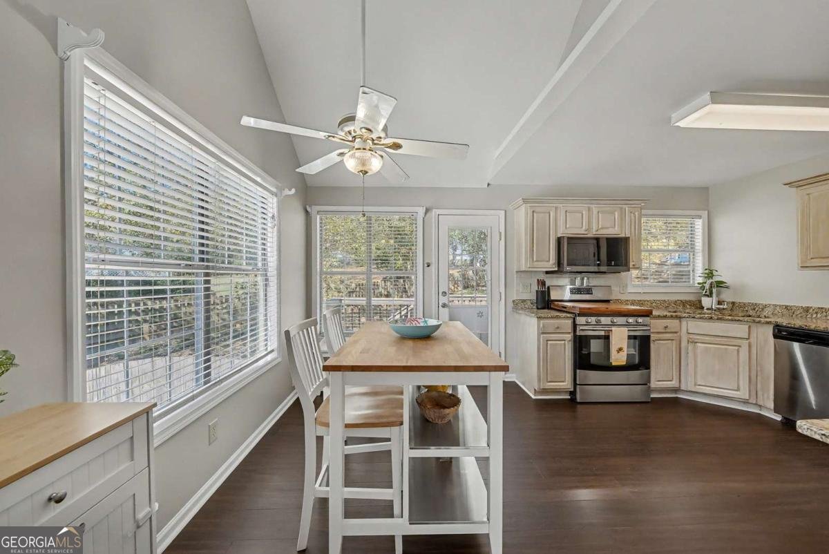 6035 Sarah Orr Lane Cumming - 12