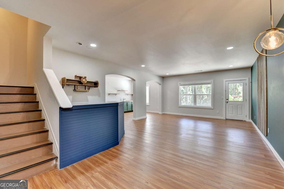 765 GROVE VALLEY Drive Cumming - 64