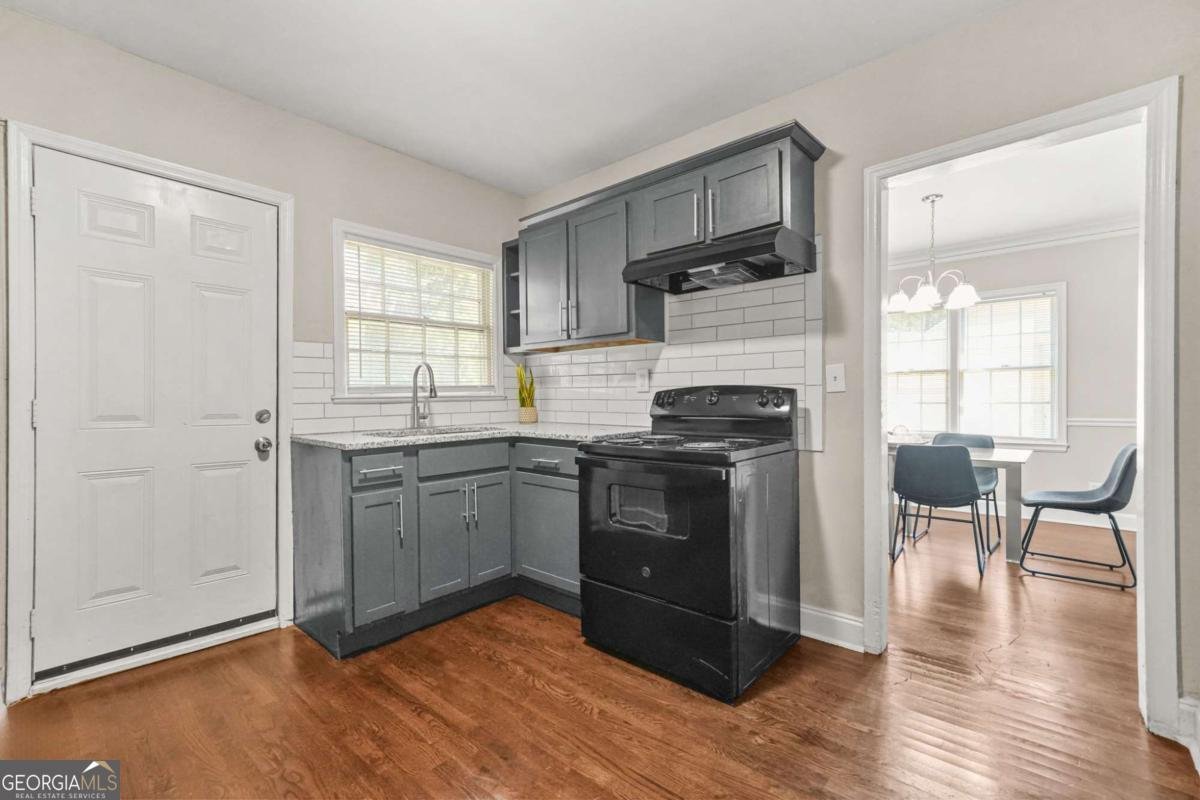 1563 MAYFLOWER Avenue Atlanta - 13