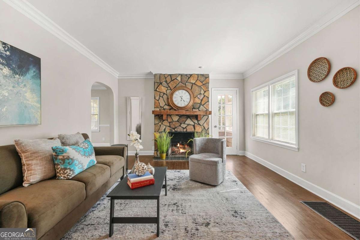 1563 MAYFLOWER Avenue Atlanta - 18