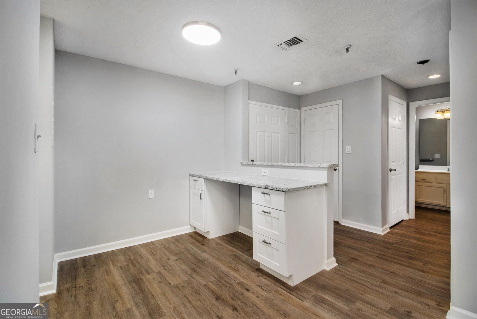 1800 Clairmont Lake Decatur - 12