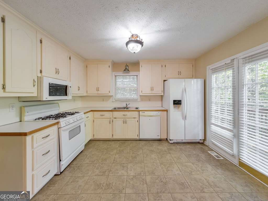 304 Queensbury Walk Acworth - 11