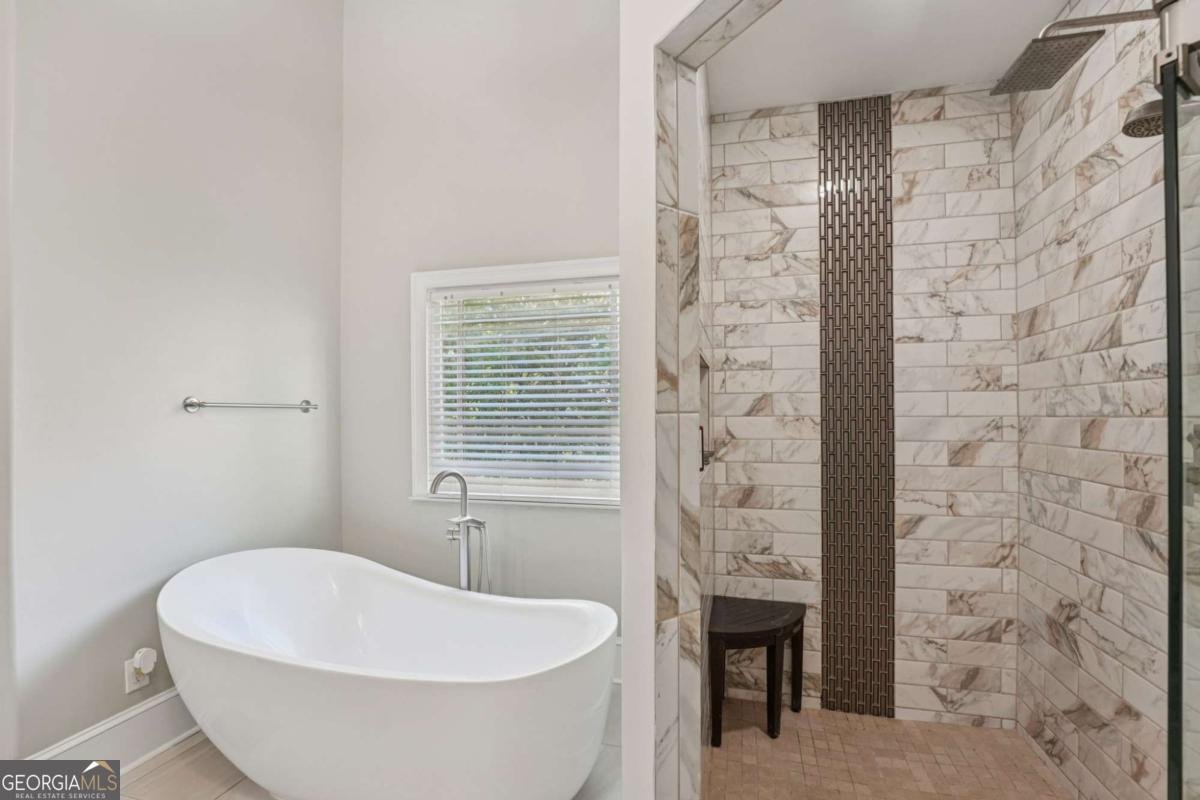 3236 Lynwood Drive Atlanta - 18