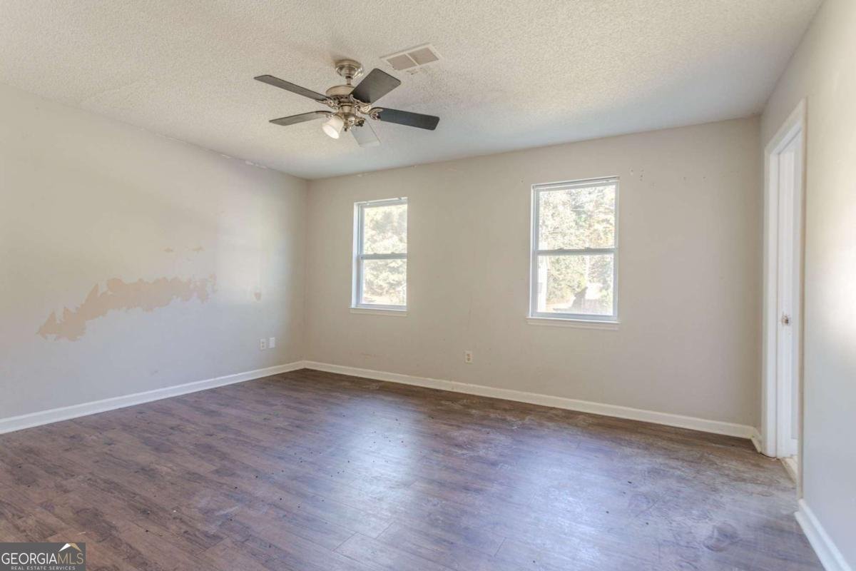910 Forest Path Stone Mountain - 17