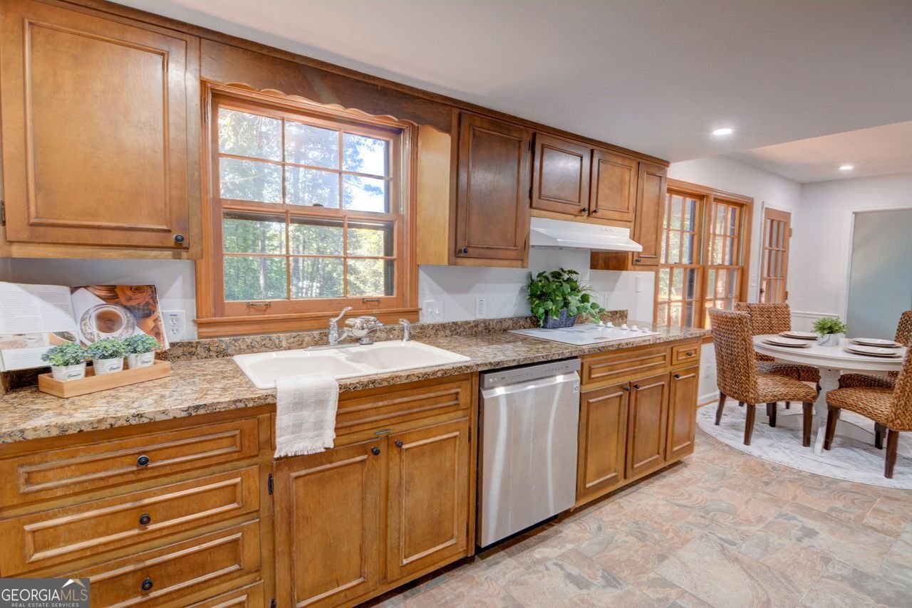 3352 NORTHBROOK Drive Atlanta - 14