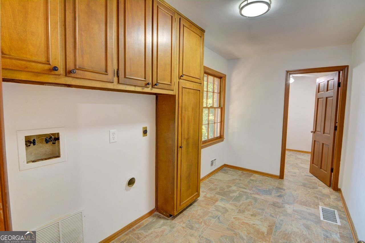 3352 NORTHBROOK Drive Atlanta - 24