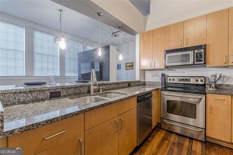 600 COLLEGE Street Hapeville - 12