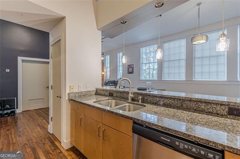 600 COLLEGE Street Hapeville - 14