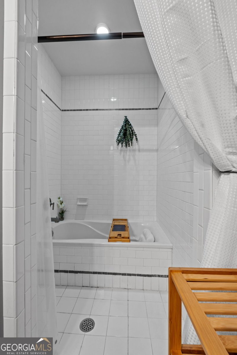 600 COLLEGE Street Hapeville - 21