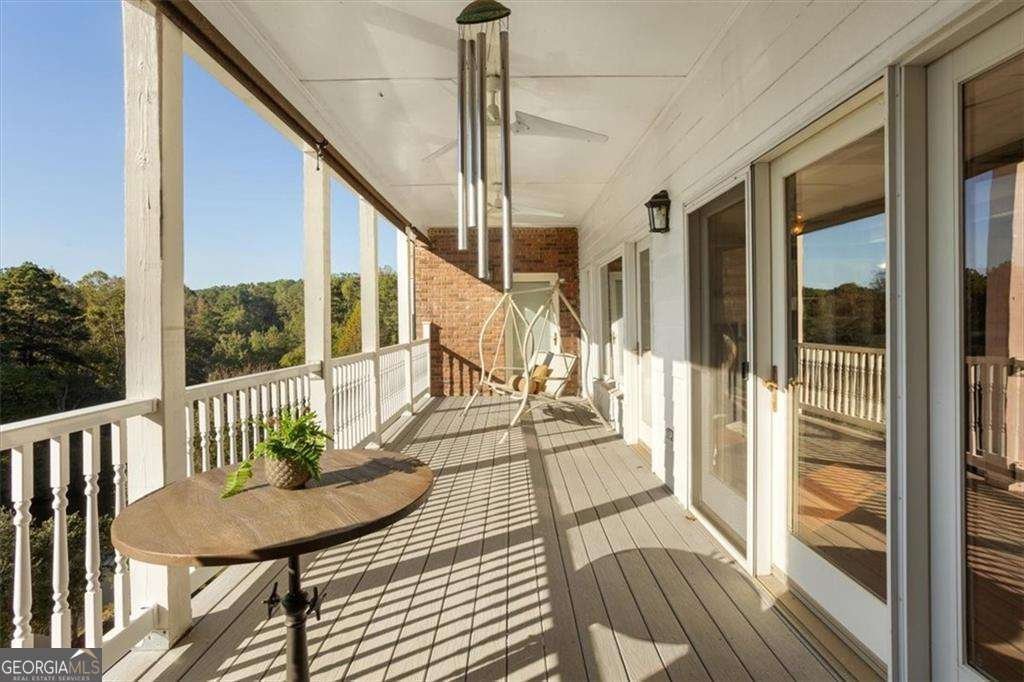 55 Rocky Circle White - 18