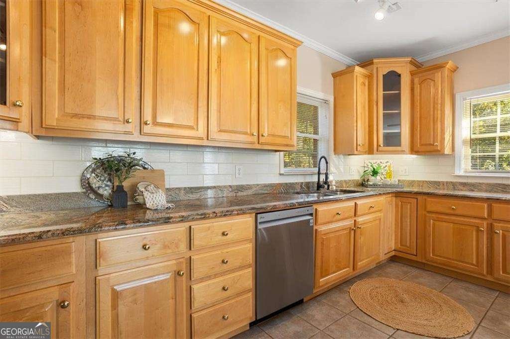 55 Rocky Circle White - 24