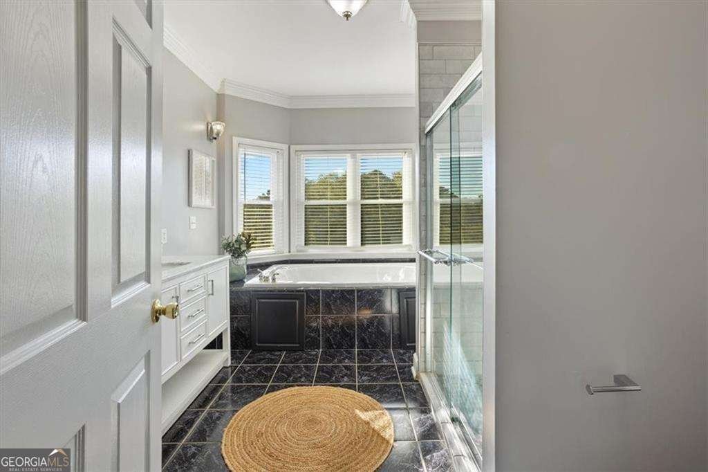 55 Rocky Circle White - 37