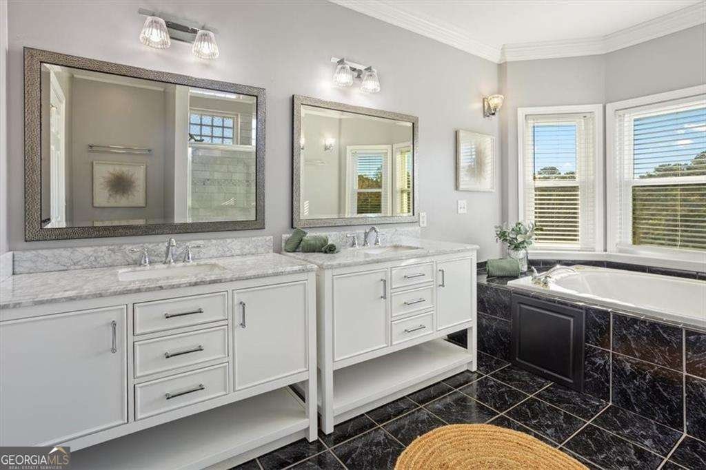 55 Rocky Circle White - 38