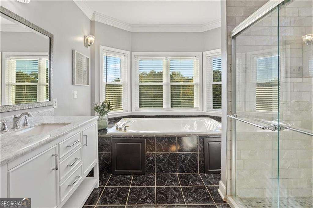 55 Rocky Circle White - 40