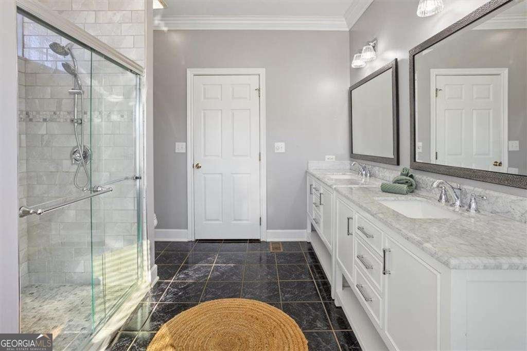 55 Rocky Circle White - 42