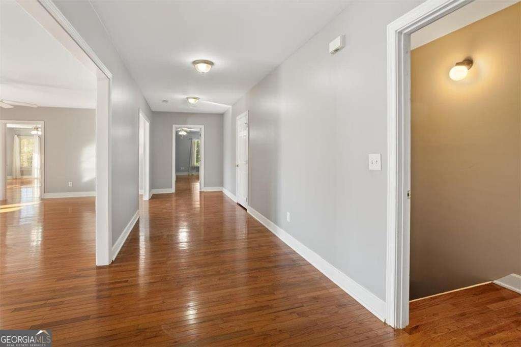 55 Rocky Circle White - 49