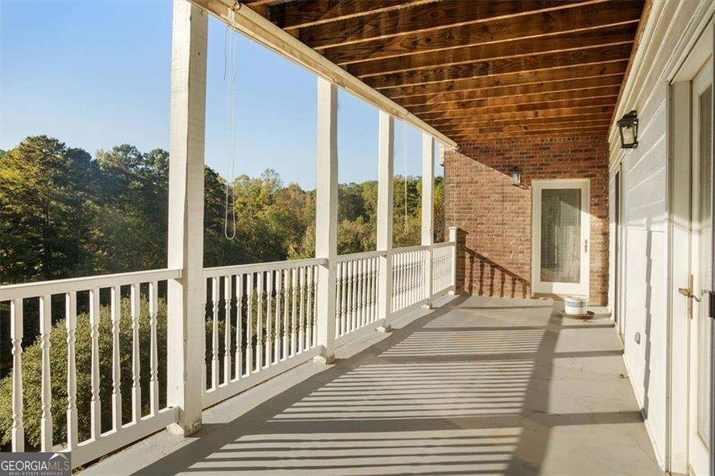 55 Rocky Circle White - 57