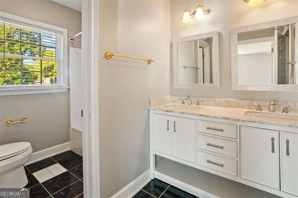 55 Rocky Circle White - 60