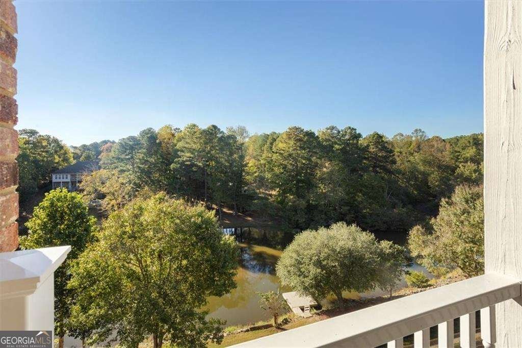 55 Rocky Circle White - 64