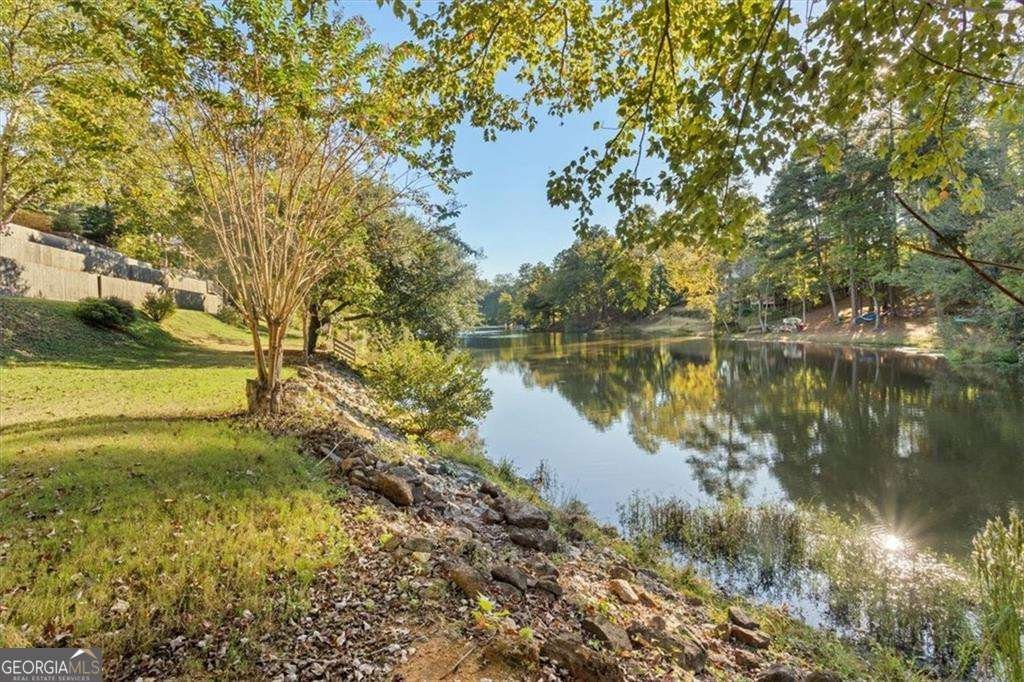 55 Rocky Circle White - 72