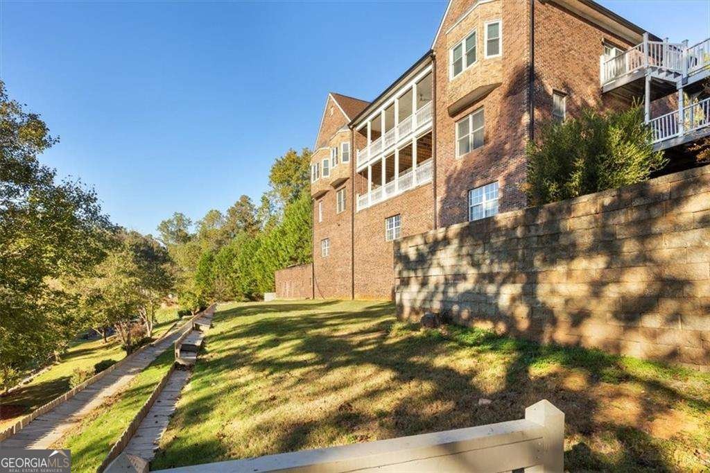 55 Rocky Circle White - 83