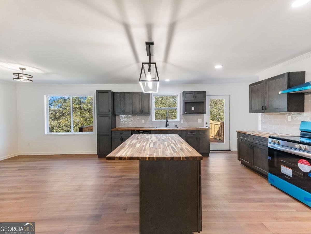 1328 Jefferson Highway Winder - 11