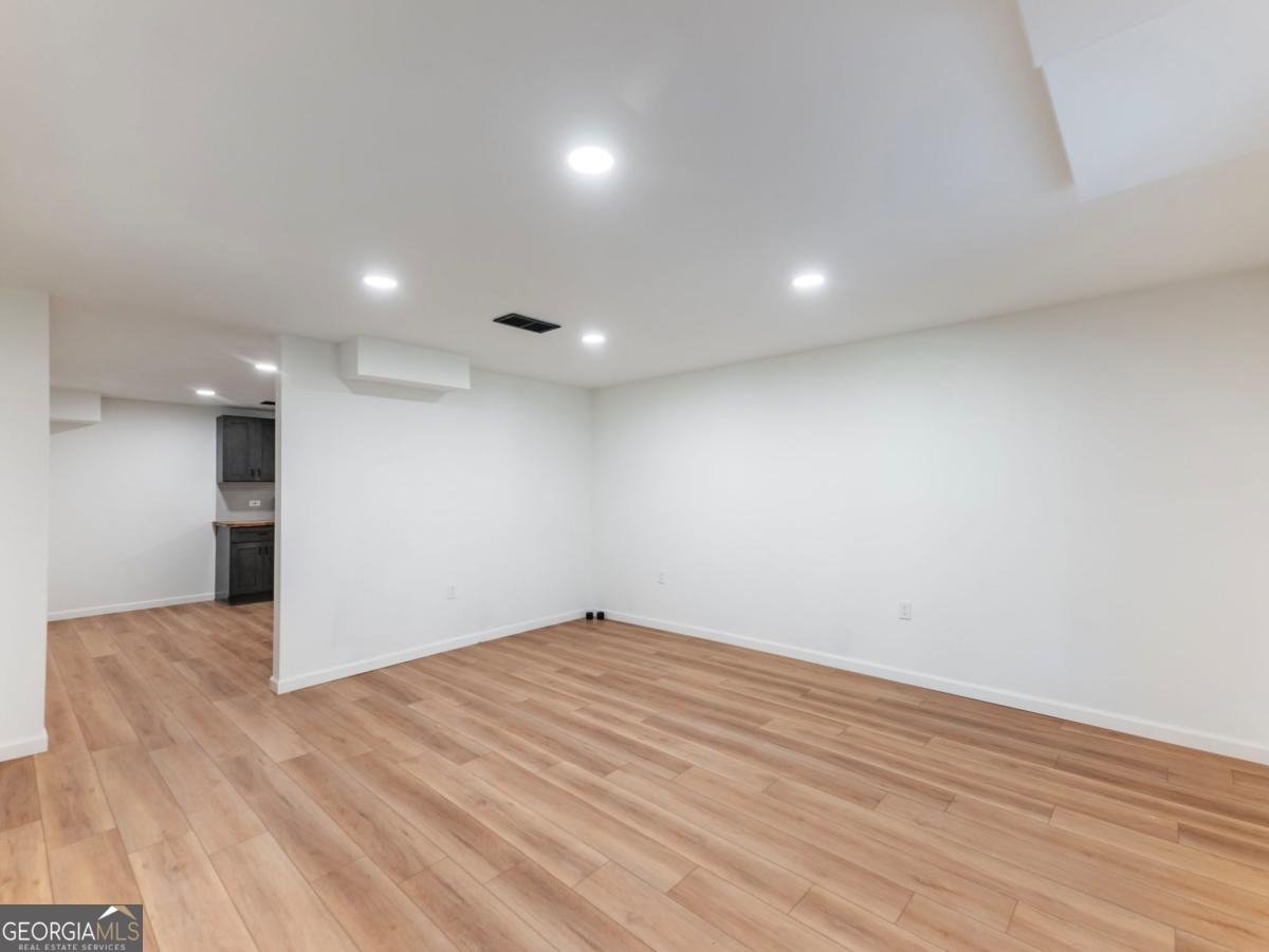 1328 Jefferson Highway Winder - 38