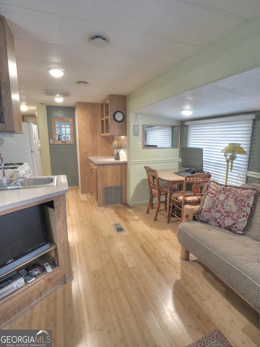 90 Campfire Drive Cleveland - 9