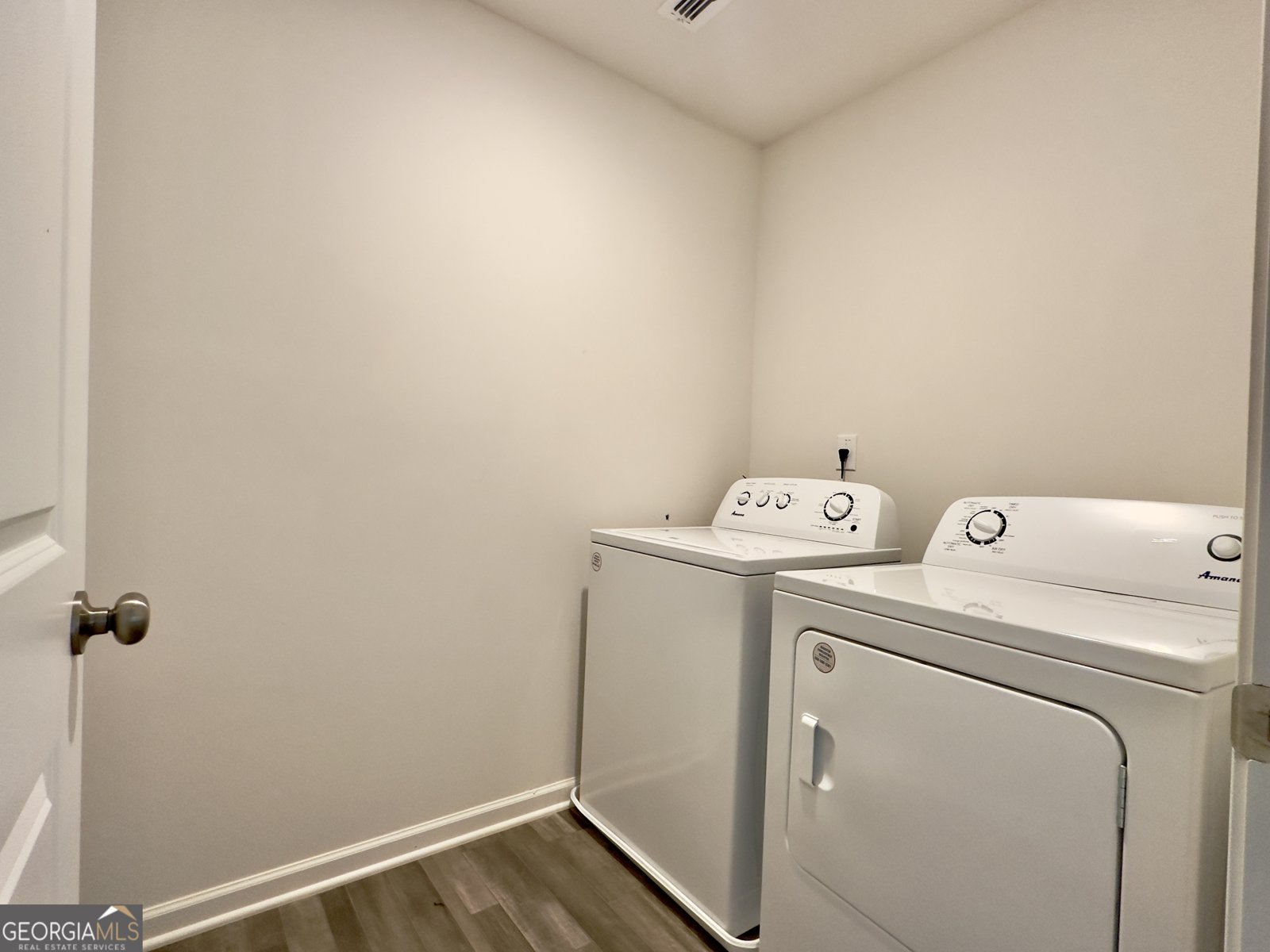 128 Oxford Lane Kingston - 25