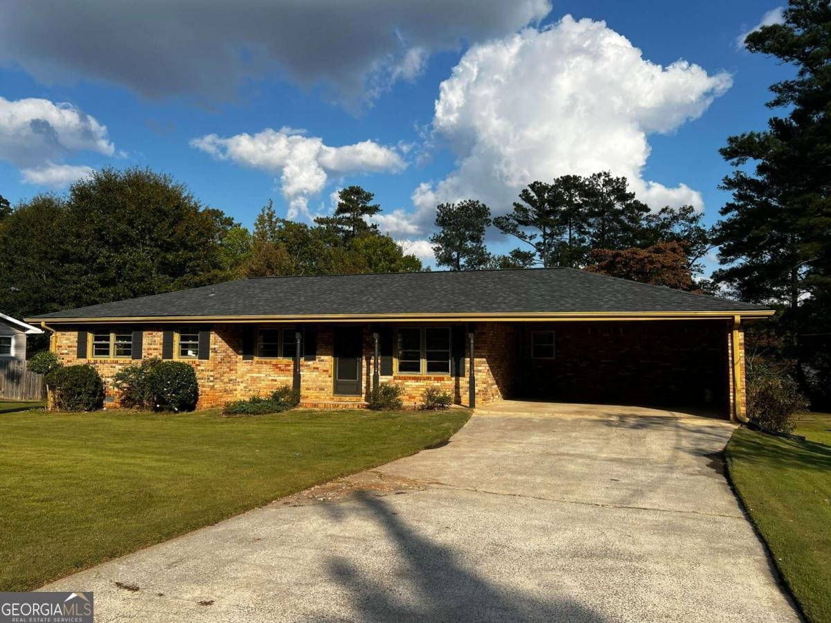 3909 Summit Drive Douglasville - 1