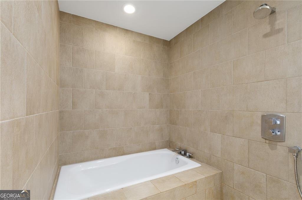 3325 Piedmont Road Atlanta - 19