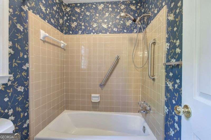 260 Spring Ridge Drive Roswell - 27