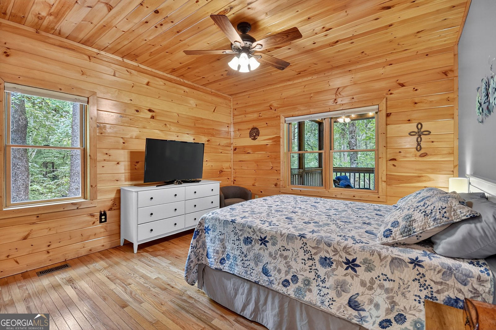 2587 Goose Island Road Cherry Log - 32