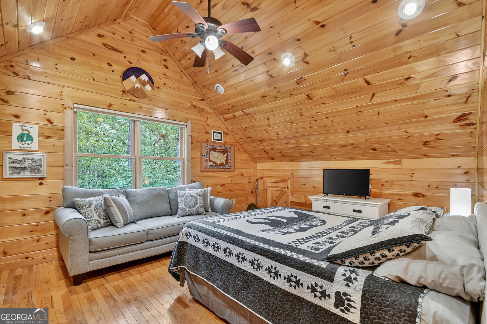 2587 Goose Island Road Cherry Log - 37