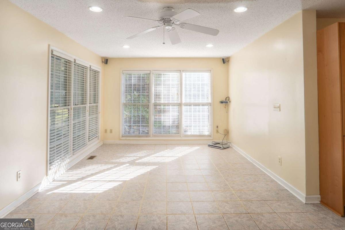 5904 CLAIRMONT Way Powder Springs - 7