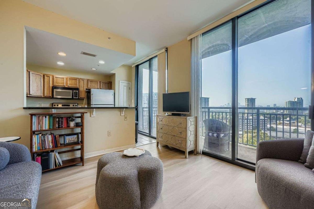 3040 Peachtree Road Atlanta - 4