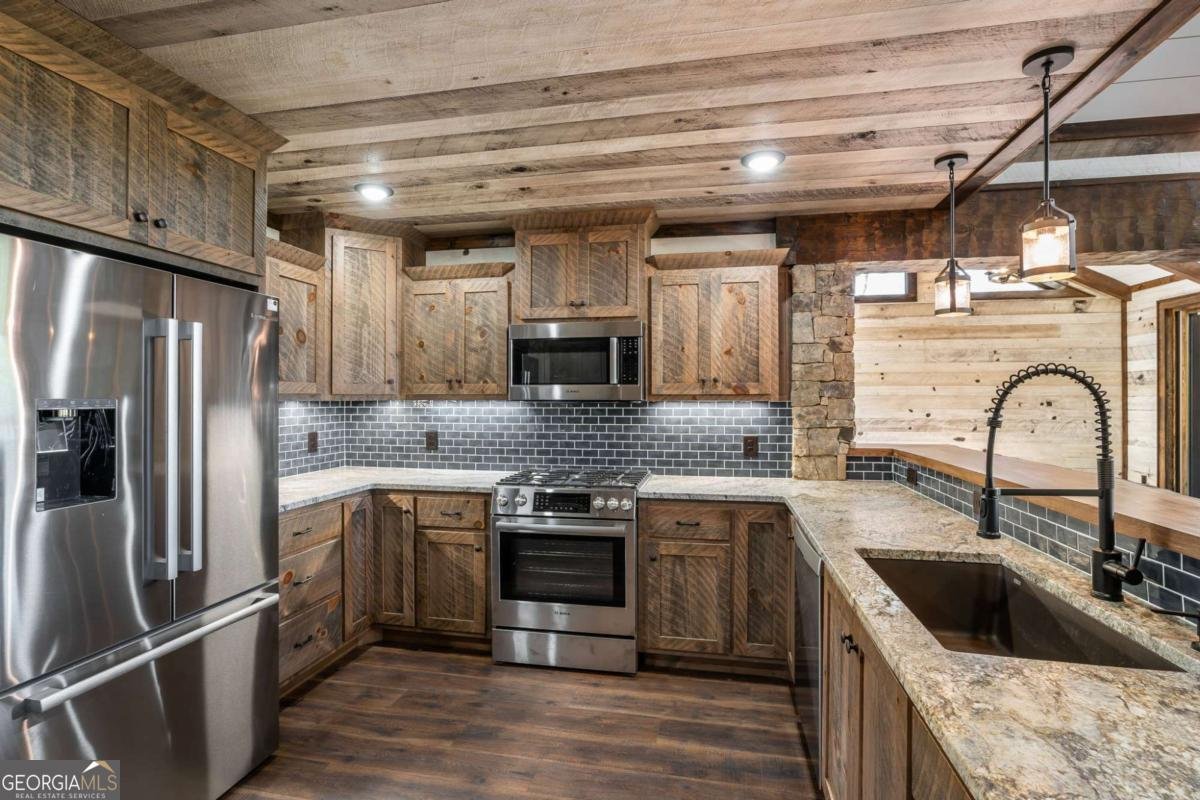 7590 Mobile Road Blue Ridge - 23