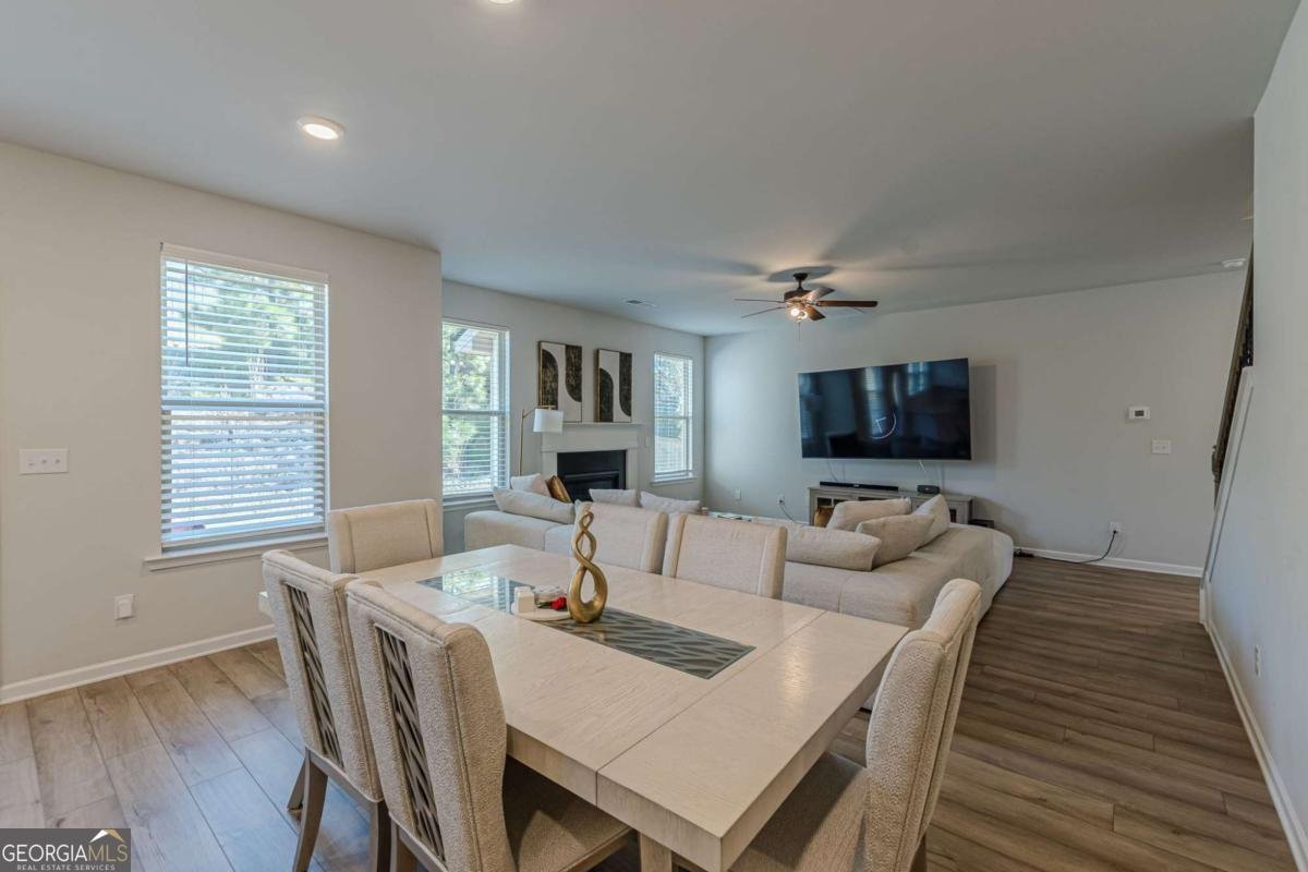 4876 Elm Leaf Drive Atlanta - 23