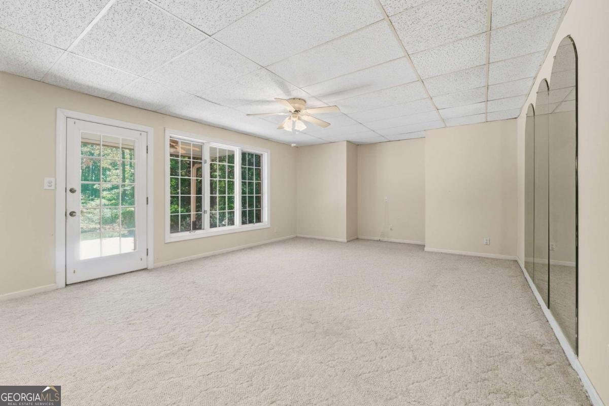 40 JOE LEE Drive Sharpsburg - 17