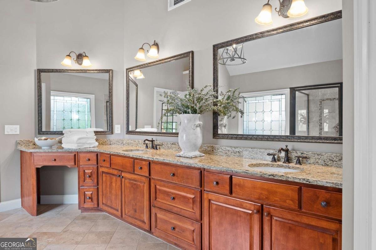 6045 Overlook Park Drive Cumming - 40