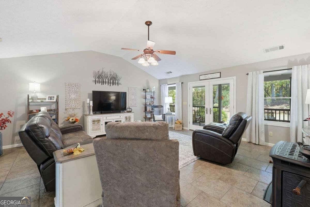 136 Ross Road Mineral Bluff - 11