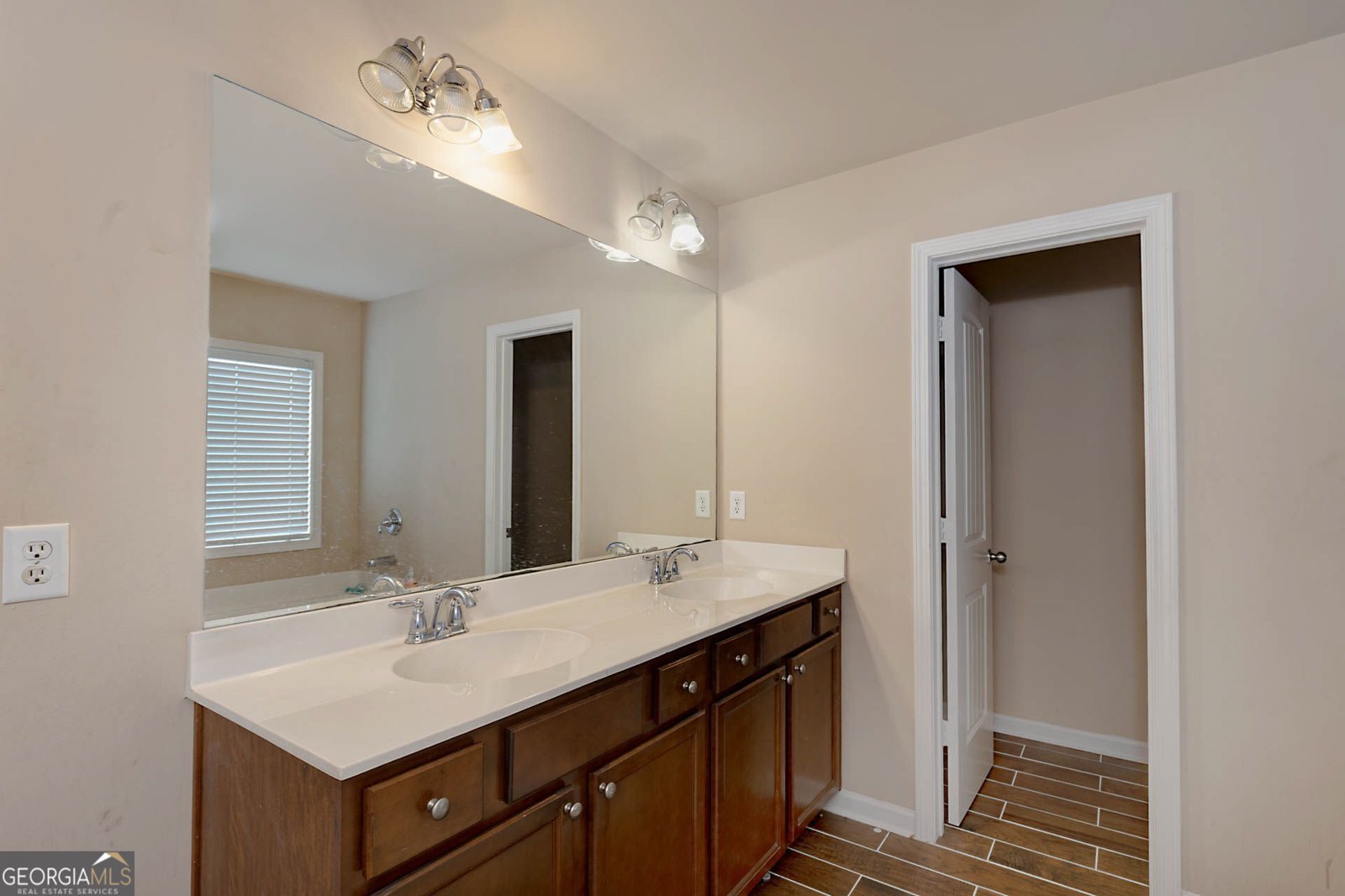 2672 Honeysuckle Drive Columbus - 33