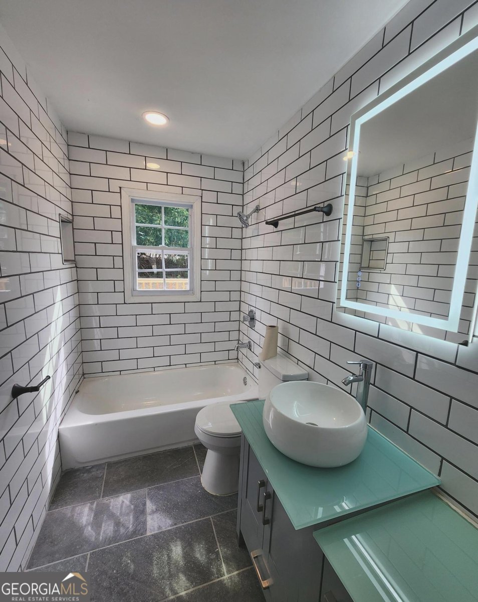 1 LAMAR Avenue Atlanta - 4