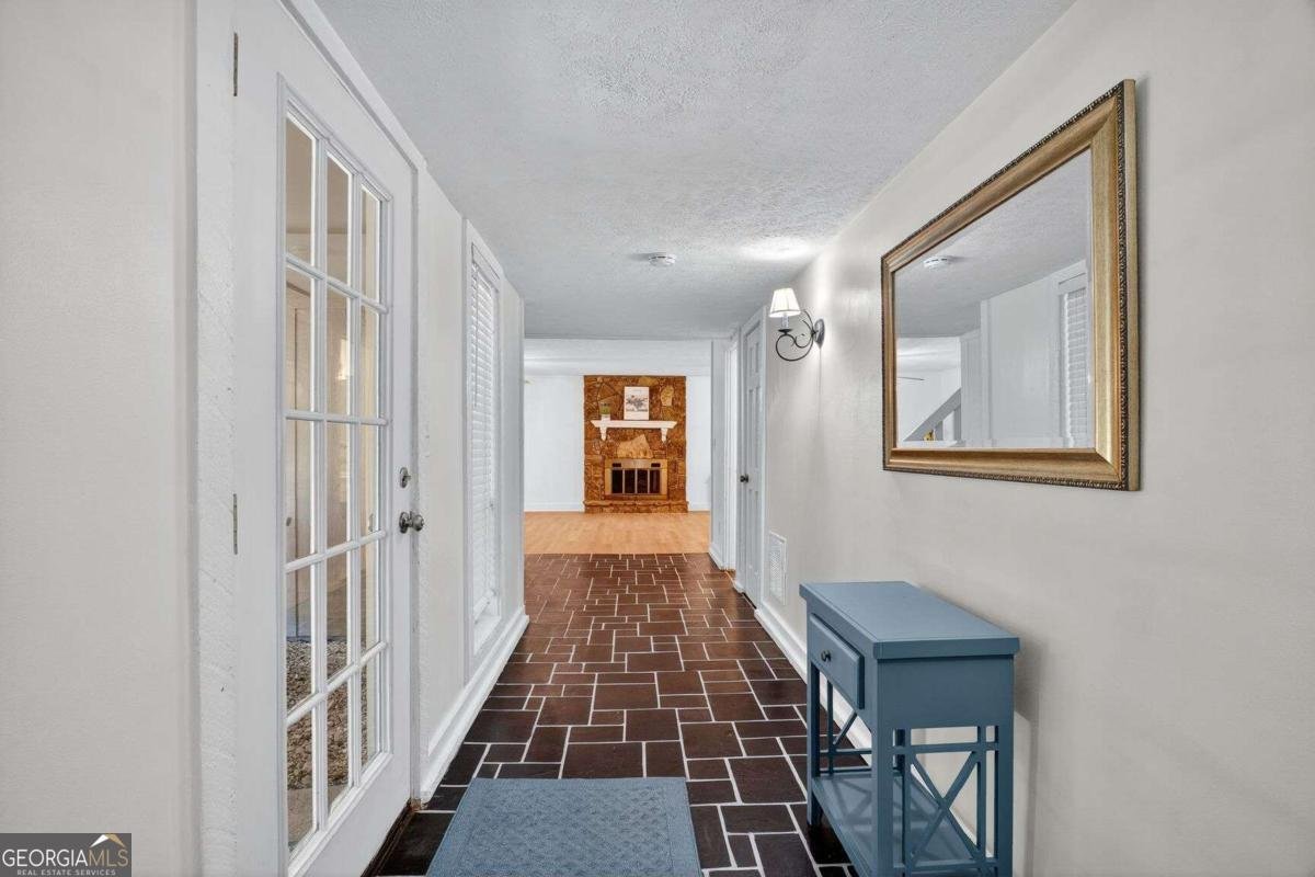 220 Hollyberry Drive Roswell - 4