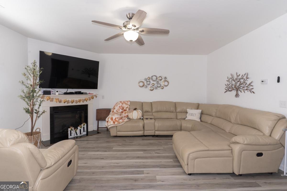 216 Loganview Drive Loganville - 11