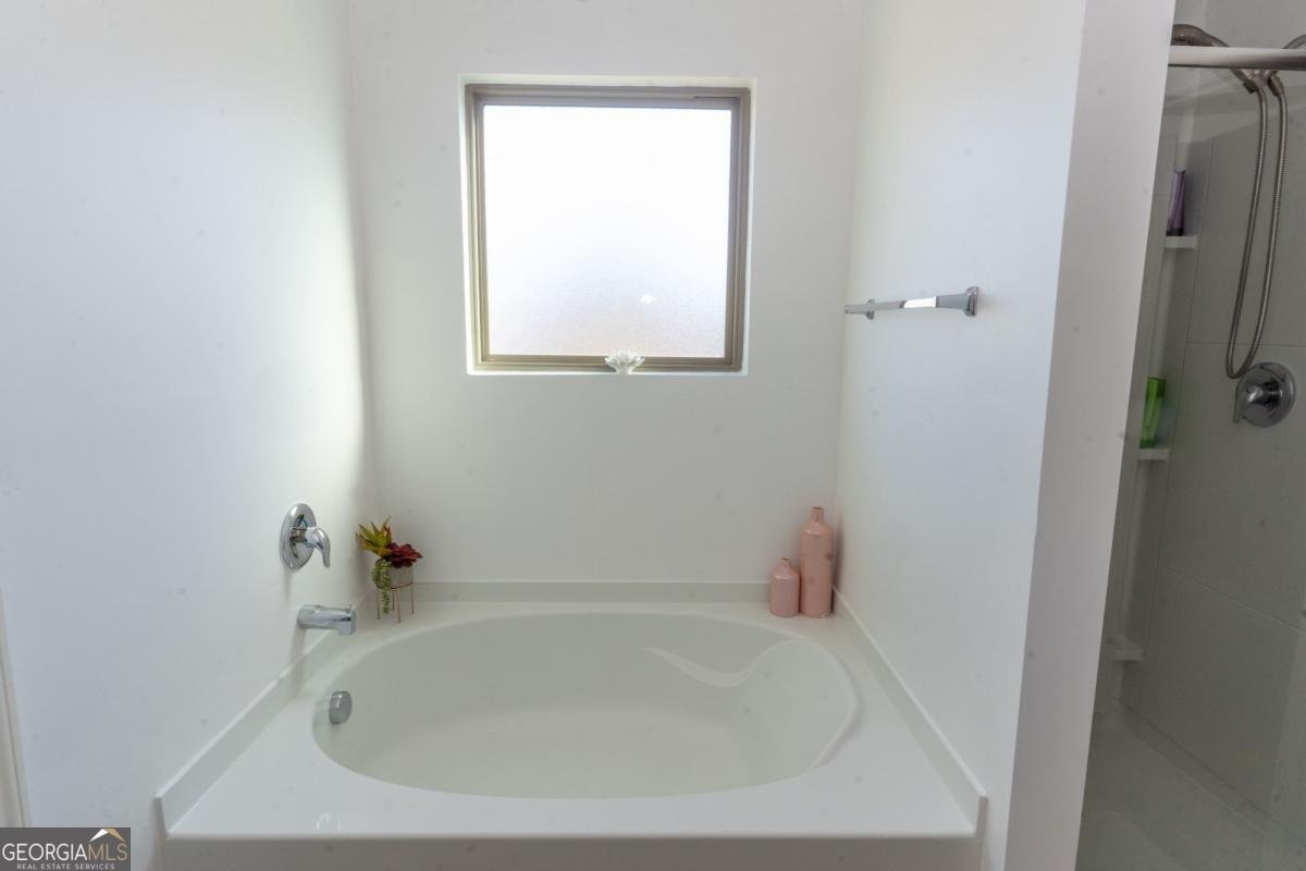 216 Loganview Drive Loganville - 33