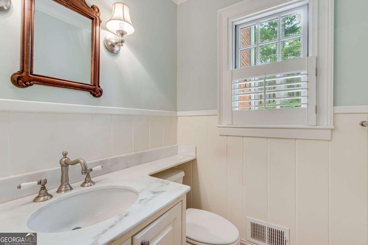 2626 Club Drive Gainesville - 44