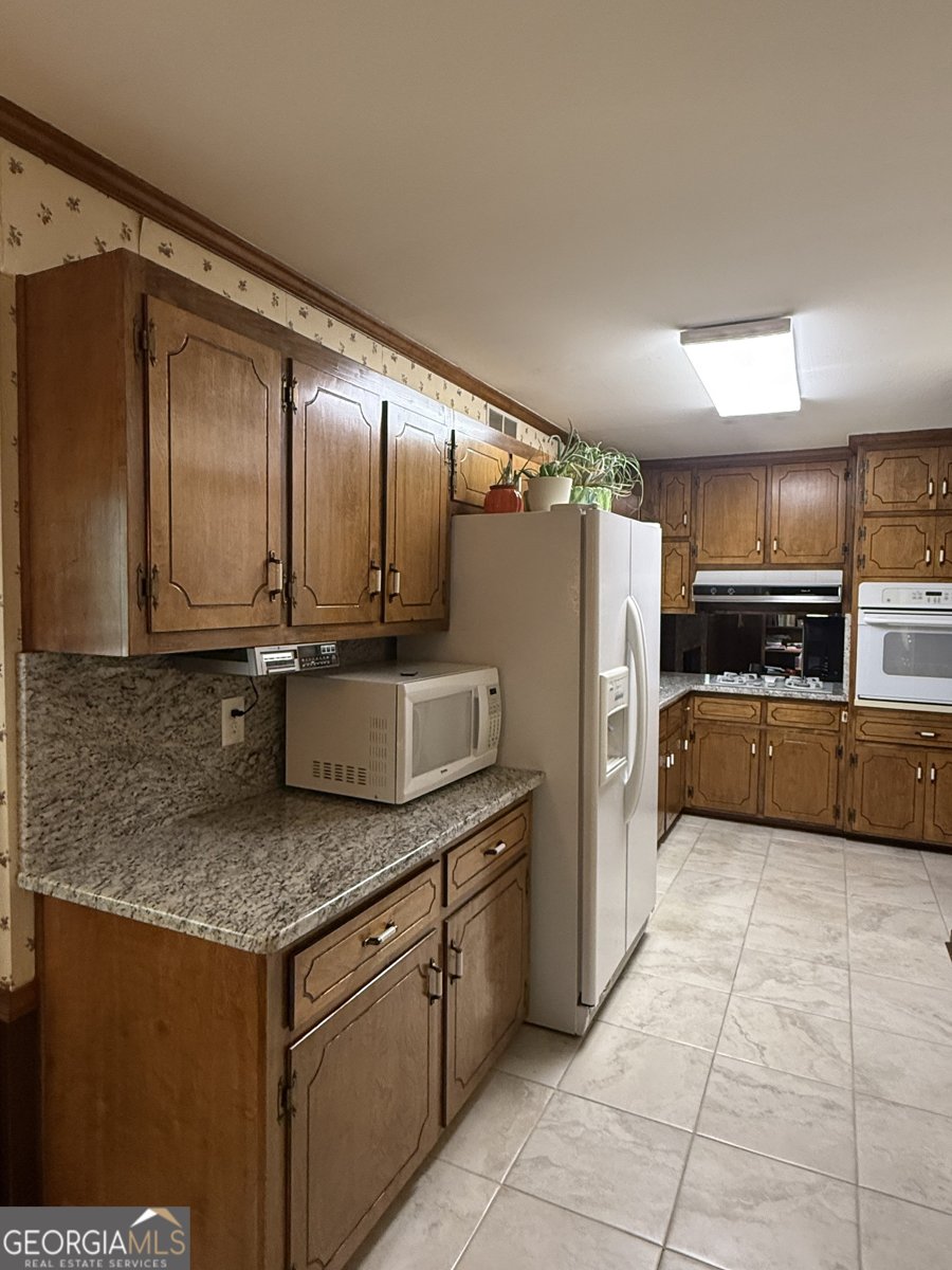 97 Club Circle Stockbridge - 4