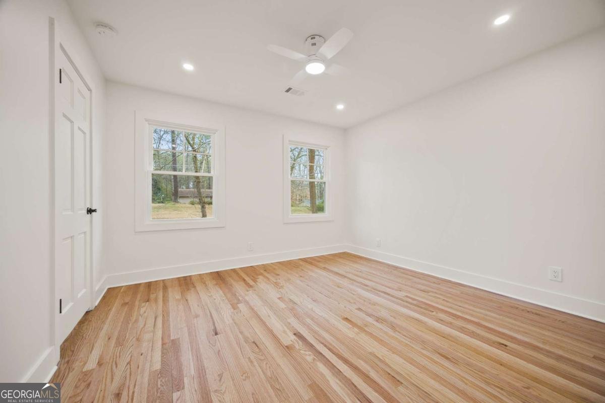 2433 Helmsdale Drive Atlanta - 17