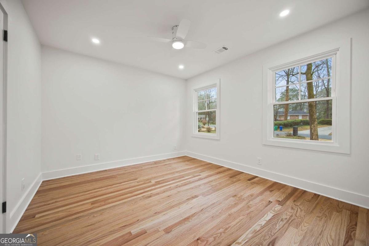 2433 Helmsdale Drive Atlanta - 2